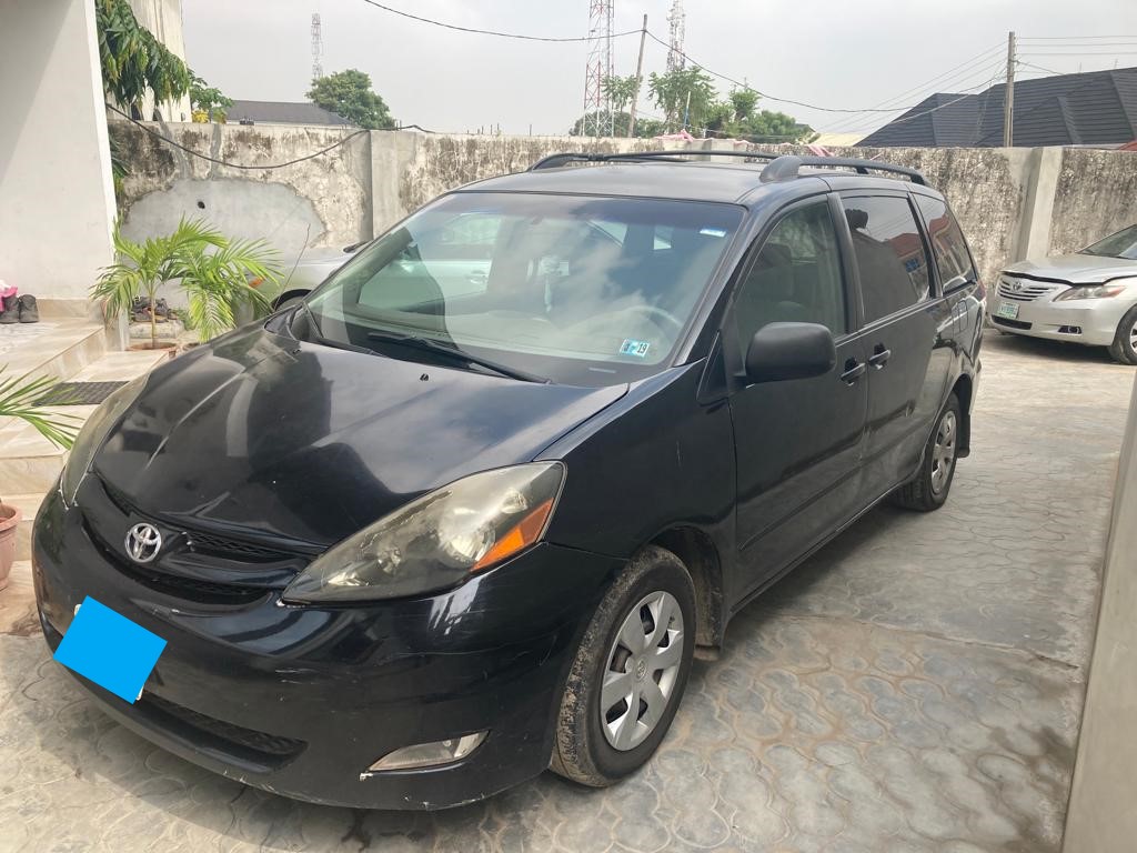 Auction For 2010 TOYOTA SIENNA